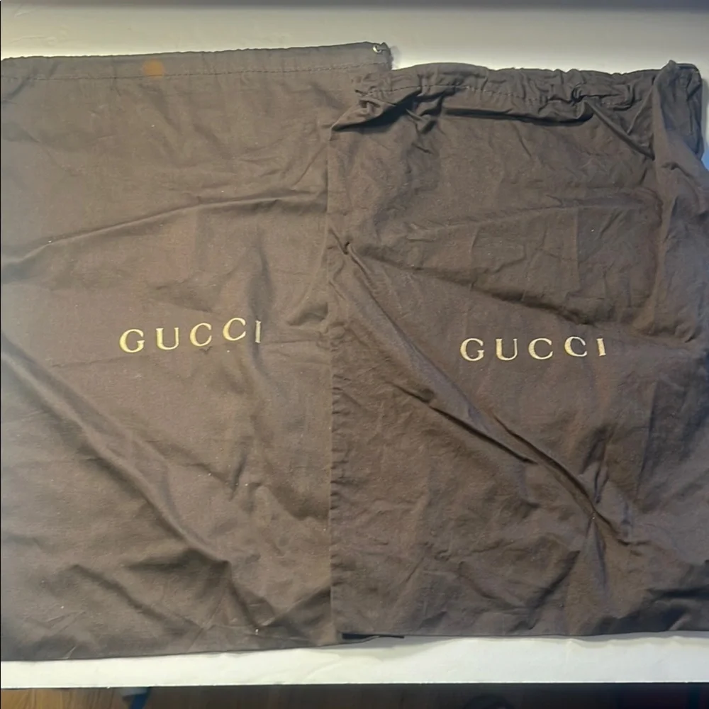 Gucci set dust